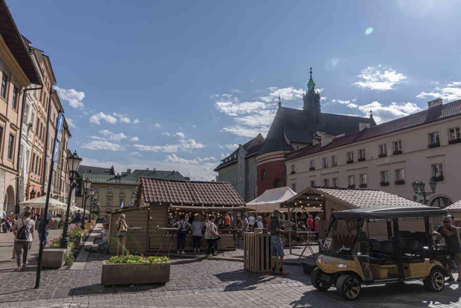 Polonia - Cracovia 039 - pequeño mercado.jpg